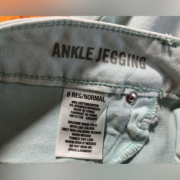 Bethany Mota, skinny jegging, light mint color, size 6, excellent condition - Picture 3 of 4